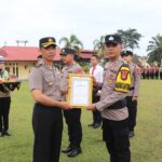 Kurang Dari 1X24 Jam Ungkap Curanmor, Kapolres Mura Berikan Penghargaan ke Delapan Personel