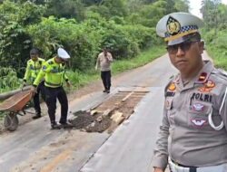 Satlantas Polres Mura Pasang Spanduk Himbauan dan Patroli Lalulintas Untuk Cegah Lakalantas 