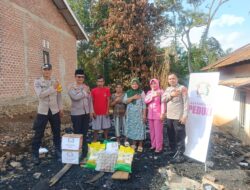 Polsek Jayaloka Polres Mura Salurkan Bantuan Kepada Korban Kebakaran di Kelurahan Marga Tunggal