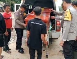 Polsek BTS Ulu Bantu Evakuasi Jenazah Akibat Jalan Mura – Pali Tergenang Banjir