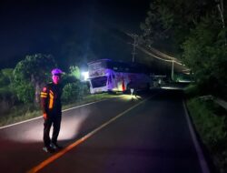 Kapolsek STL Ulu Terawas Cek Bus Rusak di Jalinsum, Kapolres Mura Instruksikan Pelayanan Maksimal