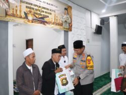 Kapolres Mura dan Ketua Bhayangkari Berikan Bingkisan dari Kapolda Sumsel kepada Hafidz dan Hafidzah 