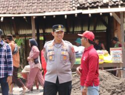 Kapolres Musi Rawas dan PCNU Sambangi Korban Kebakaran di Desa Wonosari
