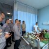 Empati Mendalam, Polres Musi Rawas Sambangi Korban Laka Lantas Saat Pengawalan Jemaah Haji