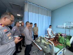 Empati Mendalam, Polres Musi Rawas Sambangi Korban Laka Lantas Saat Pengawalan Jemaah Haji