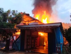 Diduga Akibat Korsleting Listrik, Rumah Panggung Warga di Musi Rawas Ludes Terbakar