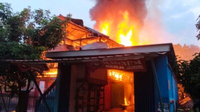 Diduga Akibat Korsleting Listrik, Rumah Panggung Warga di Musi Rawas Ludes Terbakar