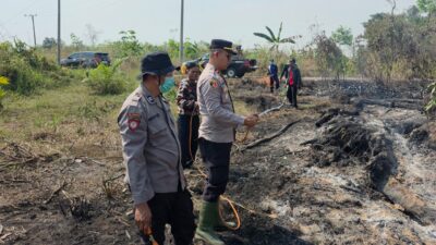 Polsek Muara Kelingi, TNI dan Pihak Perusahaan Berjibaku Padamkan Hotspot di Desa Petunang